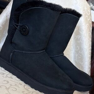 UGG Women's Bailey Button II boots in black sz 10, New without a box